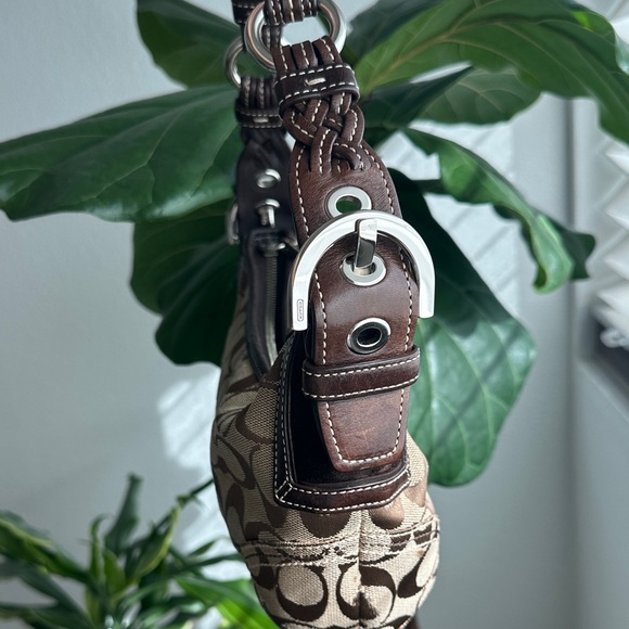 Vintage Coach Tan and Brown Signature Small Shoulder Bag - Picture 5 of 12